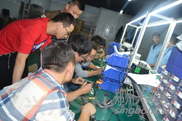 認真學習討論中